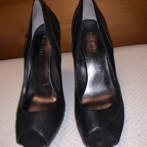 Nine West Black Heels, Size 8.5M - Picture 4 of 7